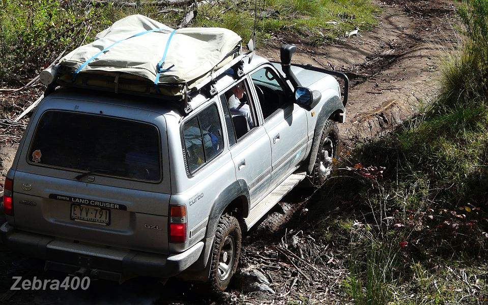 12-Manky struggles without diff locks climbing to Golden Point.JPG